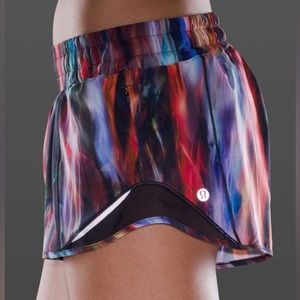Lululemon Hotty Hot Short II *2.5"  size 6